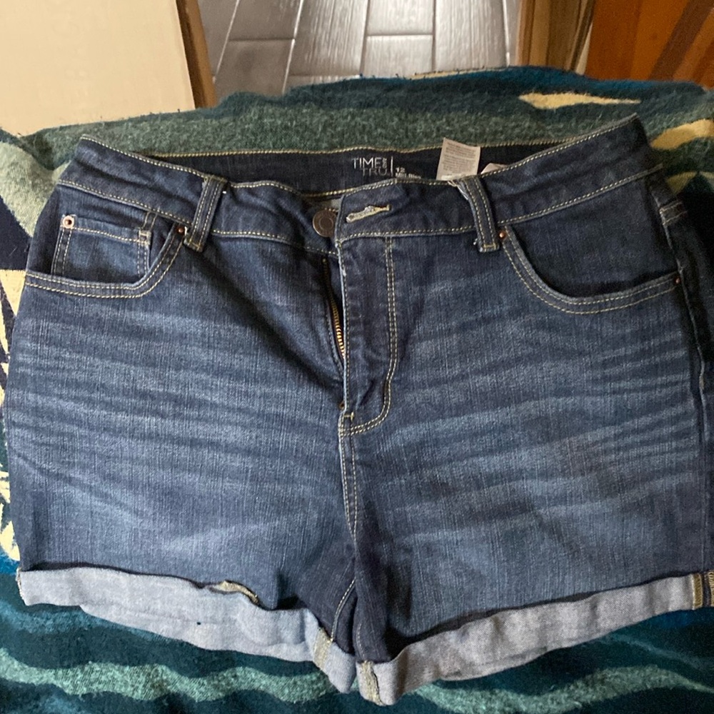 Brand Time and Tru. Size 12 mid rise. In good condition.  Dark blue.